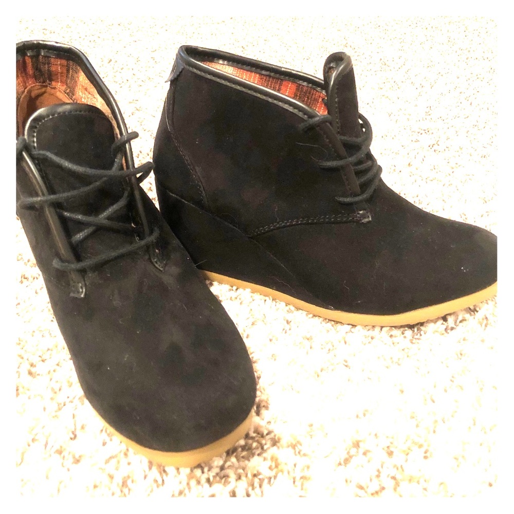 Women’s Size 8 Black Booties